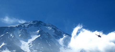 بالگرد هلال احمر به جستجوی کوهنورد گمشده در ارتفاعات دماوند پرداخت