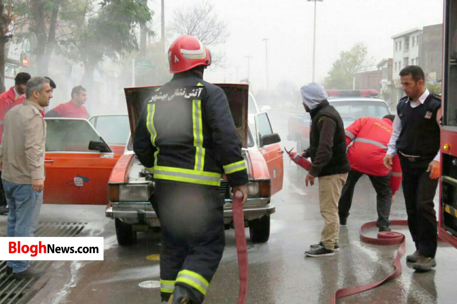 آتش‌سوزی خودروی پیکان در بهشهر+تصاویر